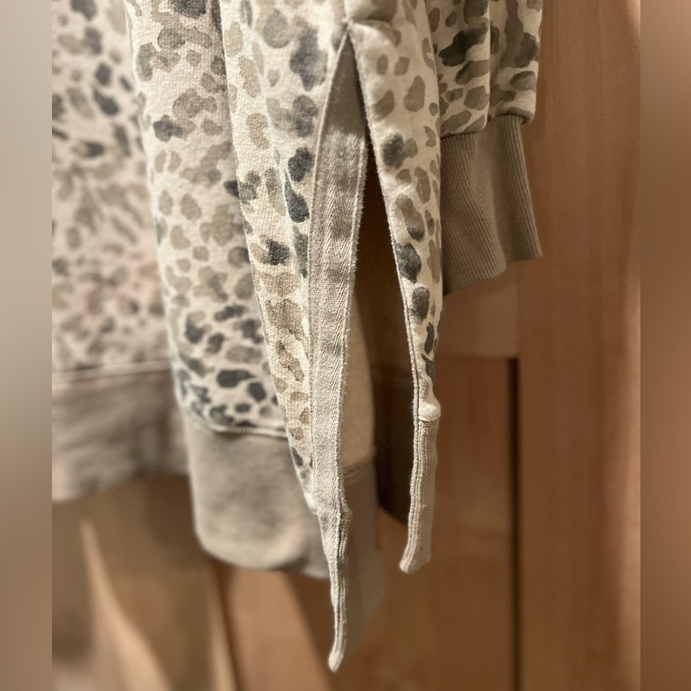 Women’s Old Navy size 3x sweatshirt - Picture 3 of 3